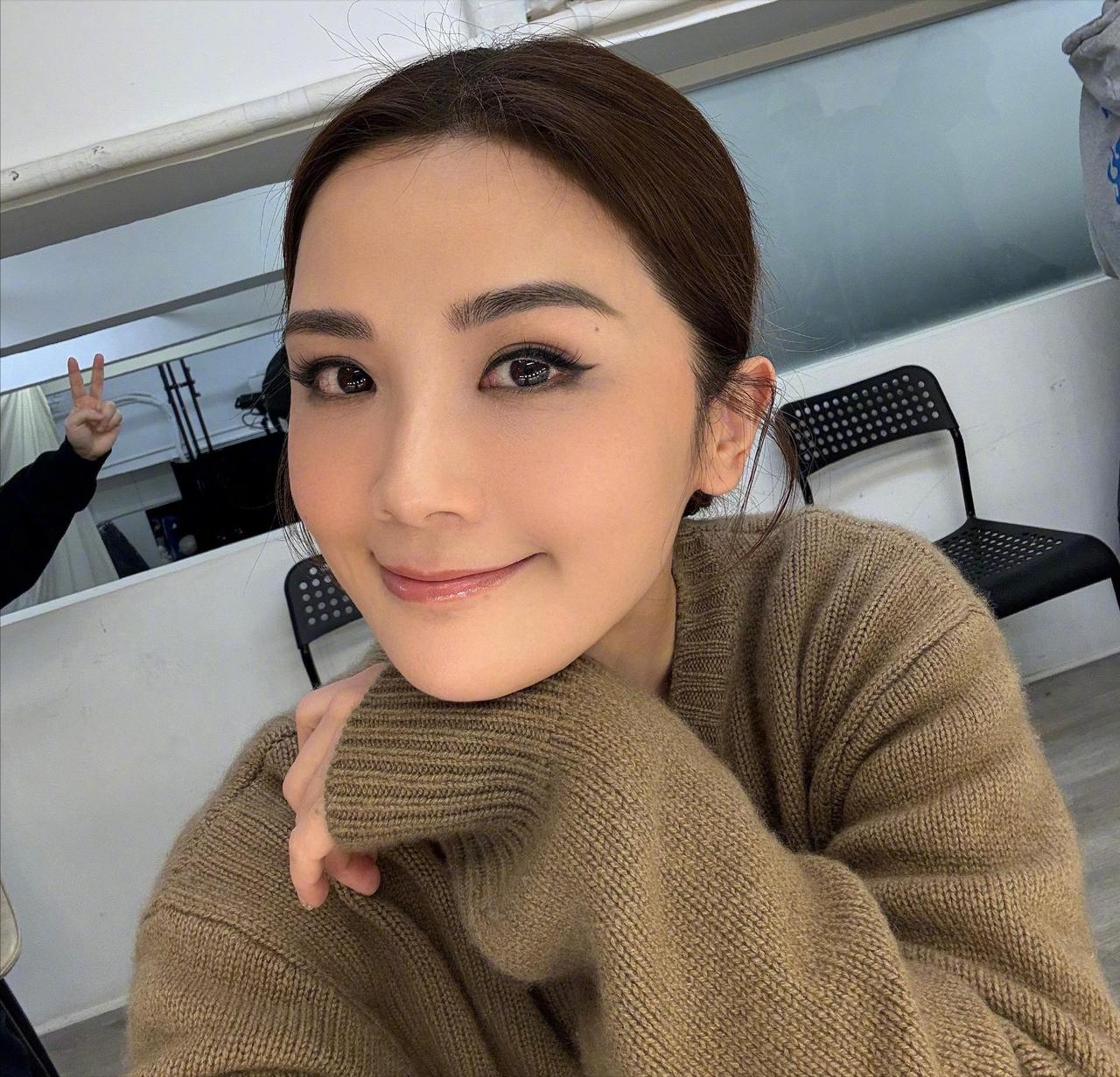 阿Sa认爱引风波：男友被嘲、王子文躺枪，女明星的恋爱为何总被指手画脚？43