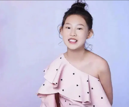 不管小沈阳服不服——他的女儿都不适合唱跳路线。这不是钱的问题。都说“女儿是