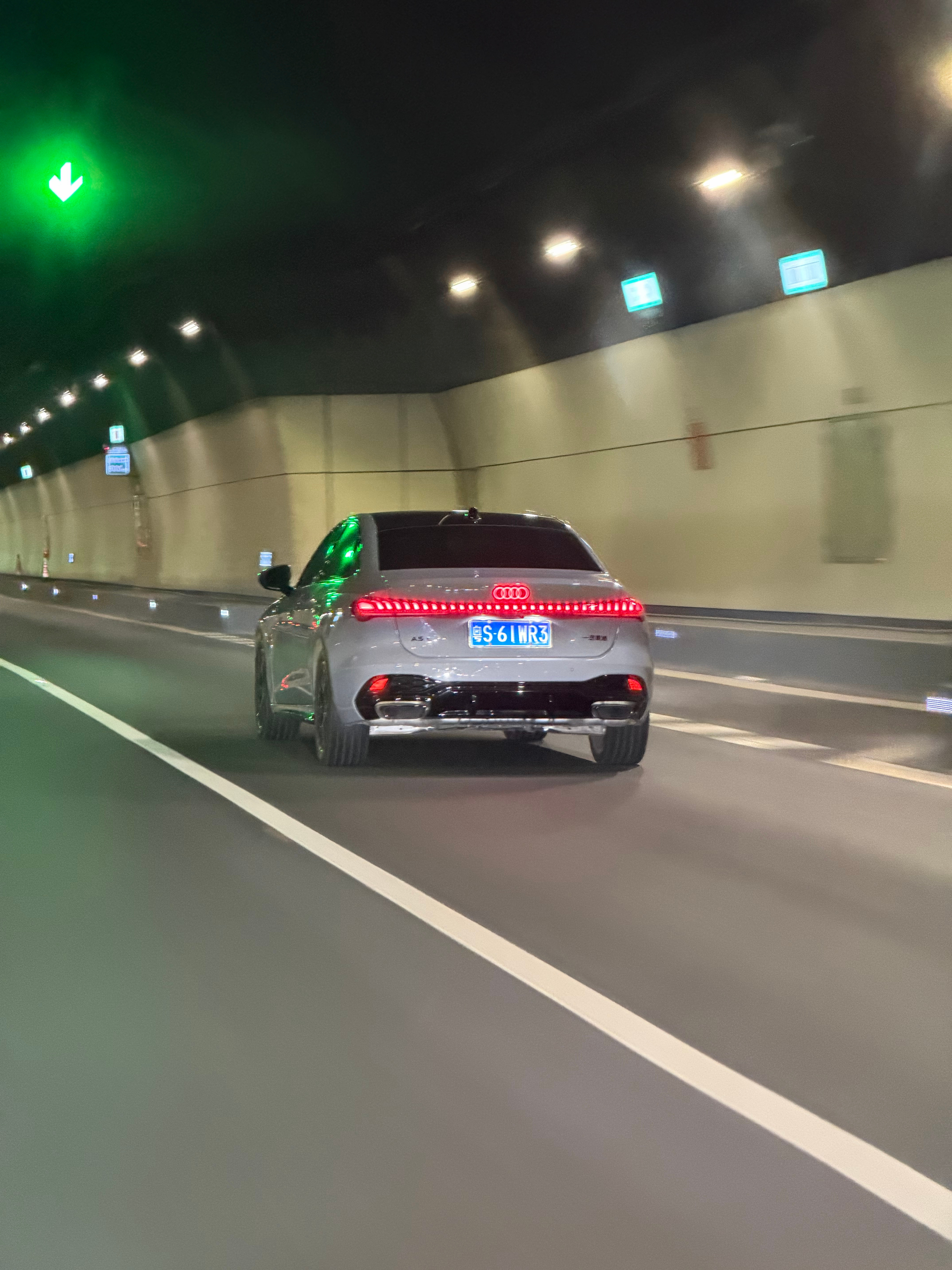 深圳大马路上第一次见到野生的A5L，是卖的不好吗