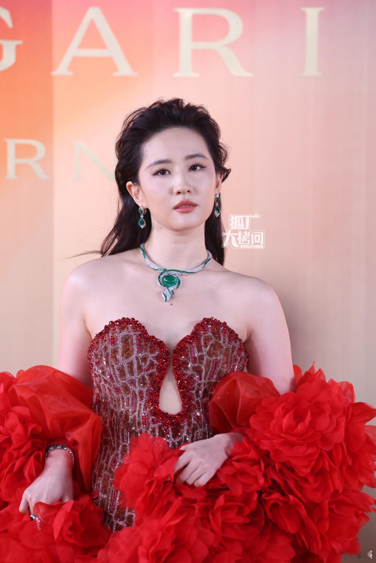 刘亦菲旗袍刘亦菲宝格丽高定生图