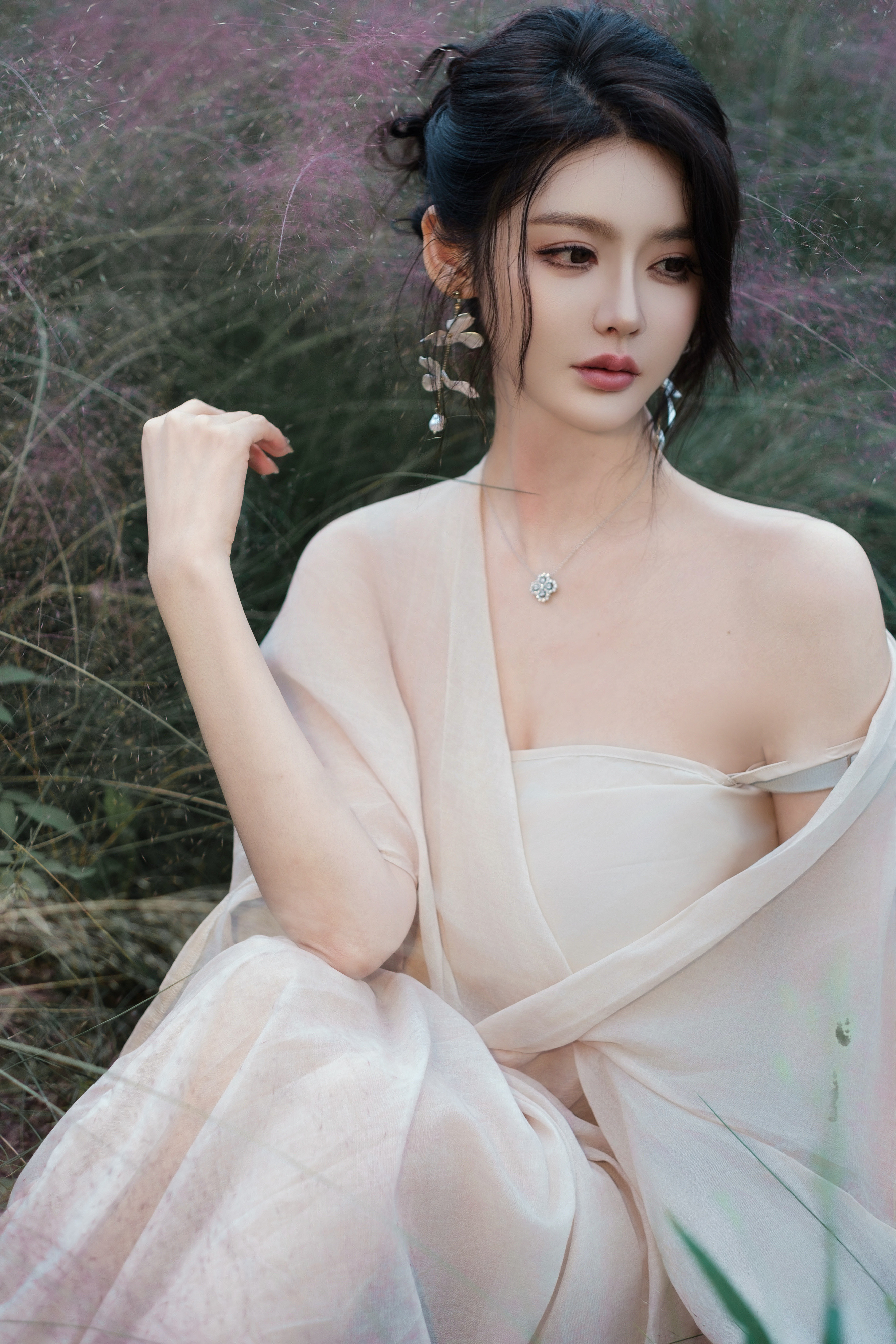 秋天有一种草，叫做粉黛，入眼是粉色，入心是浪漫