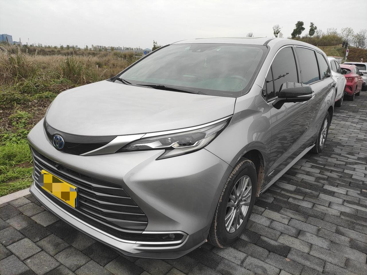 四年前加价买赛那，现如今还想天价卖二手！前两天验了一台丰田赛那，2022年4月