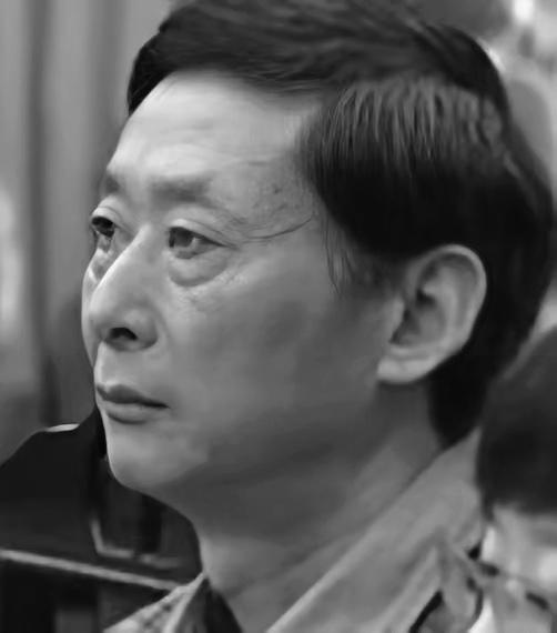 1996年，于英生早起上班，妻子在家遇害，现场反锁。警方认定他是凶手，判了无期。