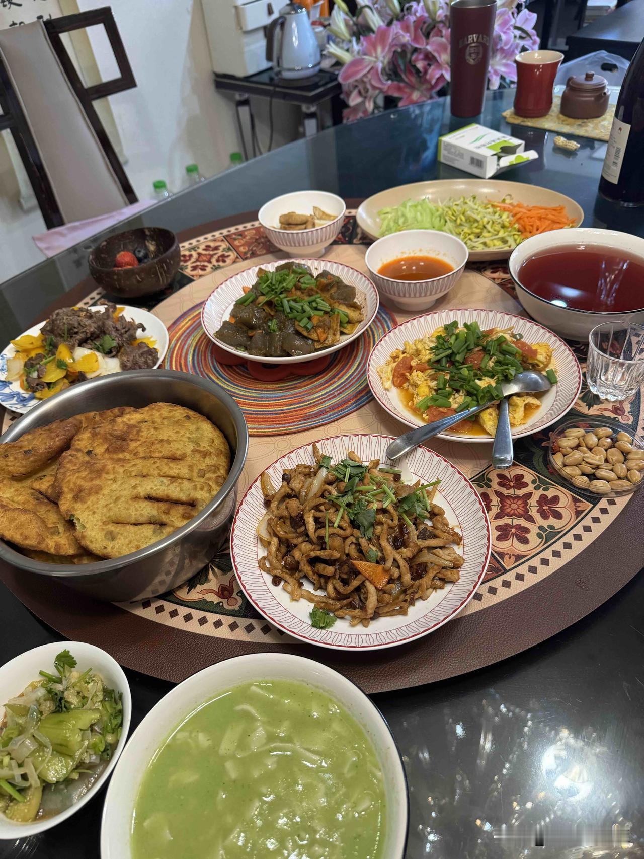原来老公在的时候，我喜欢给他做好吃的。他只要能打个下手，就可以。有时候看他笨手