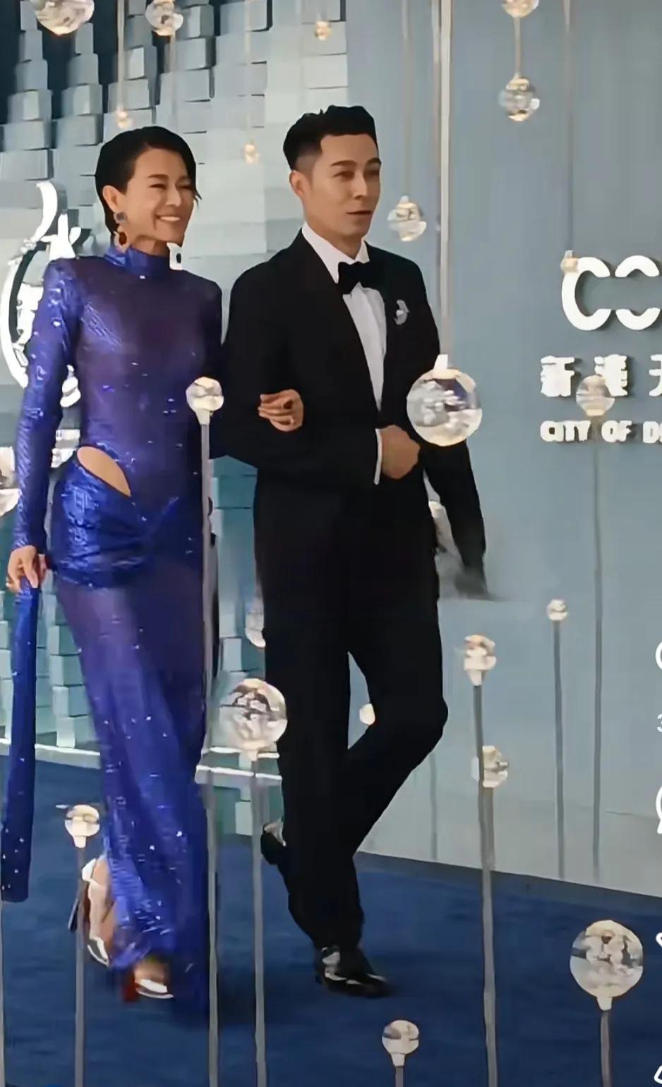 周柏豪帅飞了，胡杏儿美。他俩如果是一对应该会很幸福吧！