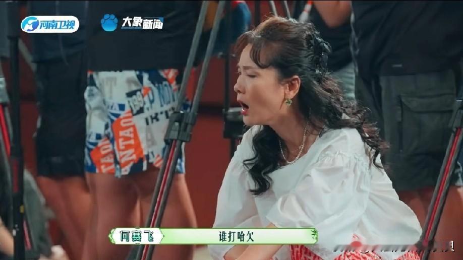 何赛飞这性格是真直啊！之前录节目，因为戏曲演员收入微薄，心疼落泪，直接在节目