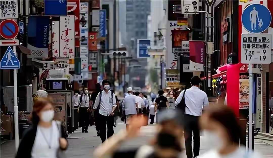 丰田章男又出来说电动车不行了。他越这么说，我越觉得日本车企是真的慌了。先看几