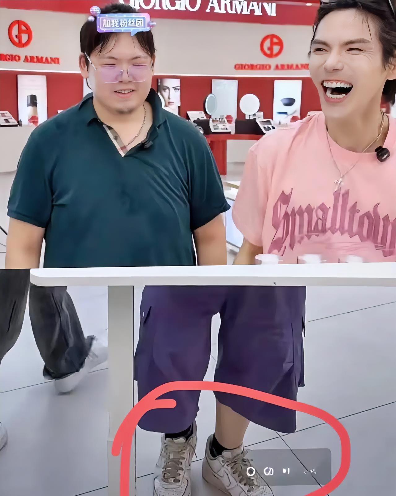 向太的心估计都要碎了。​她没想到，自己从小捧在手心长大的小儿子向佑现在生活的那