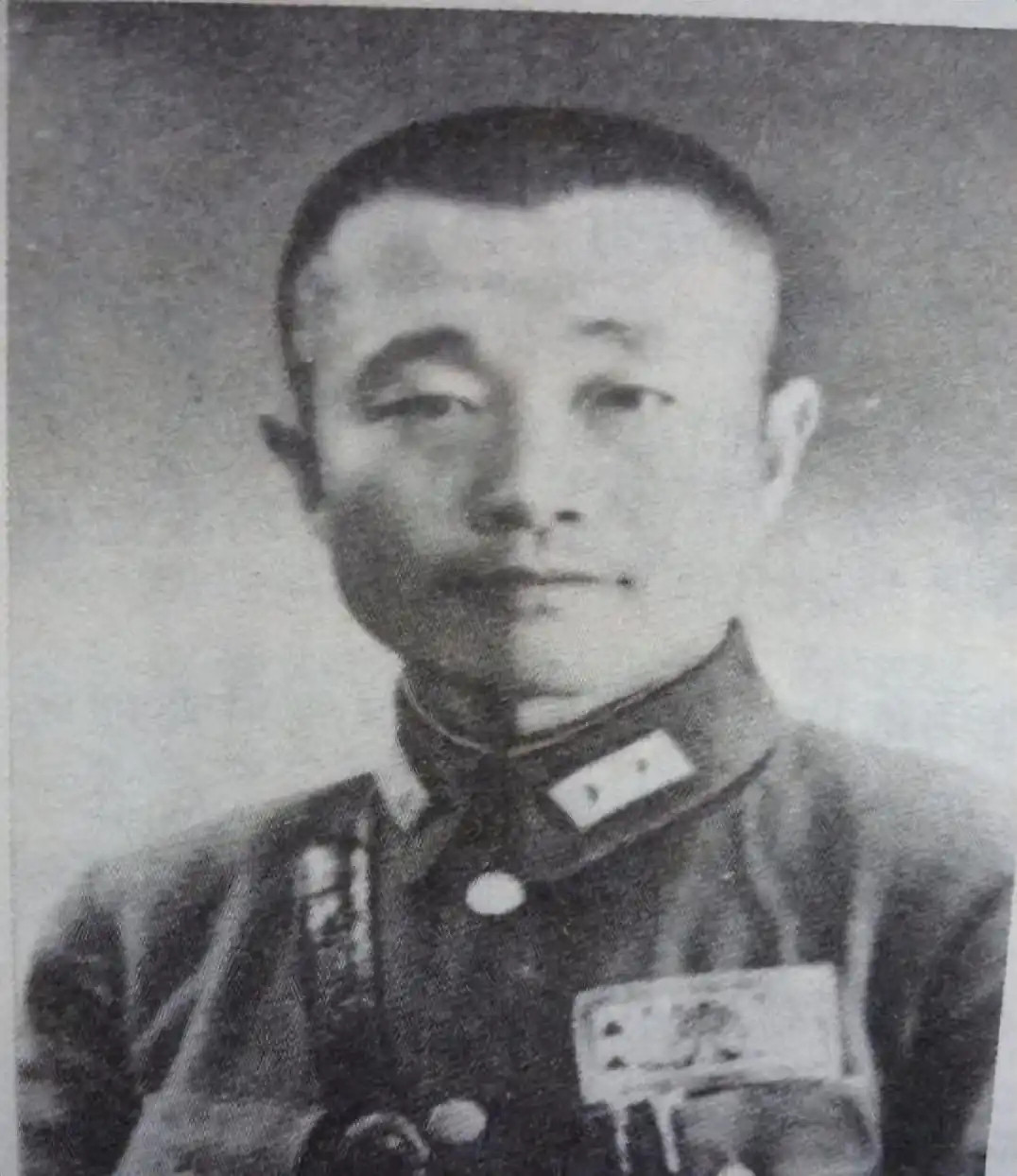 1949年，不可一世的邱清泉被击毙，据参谋长李汉萍回忆：他被击毙前就已经疯掉了，