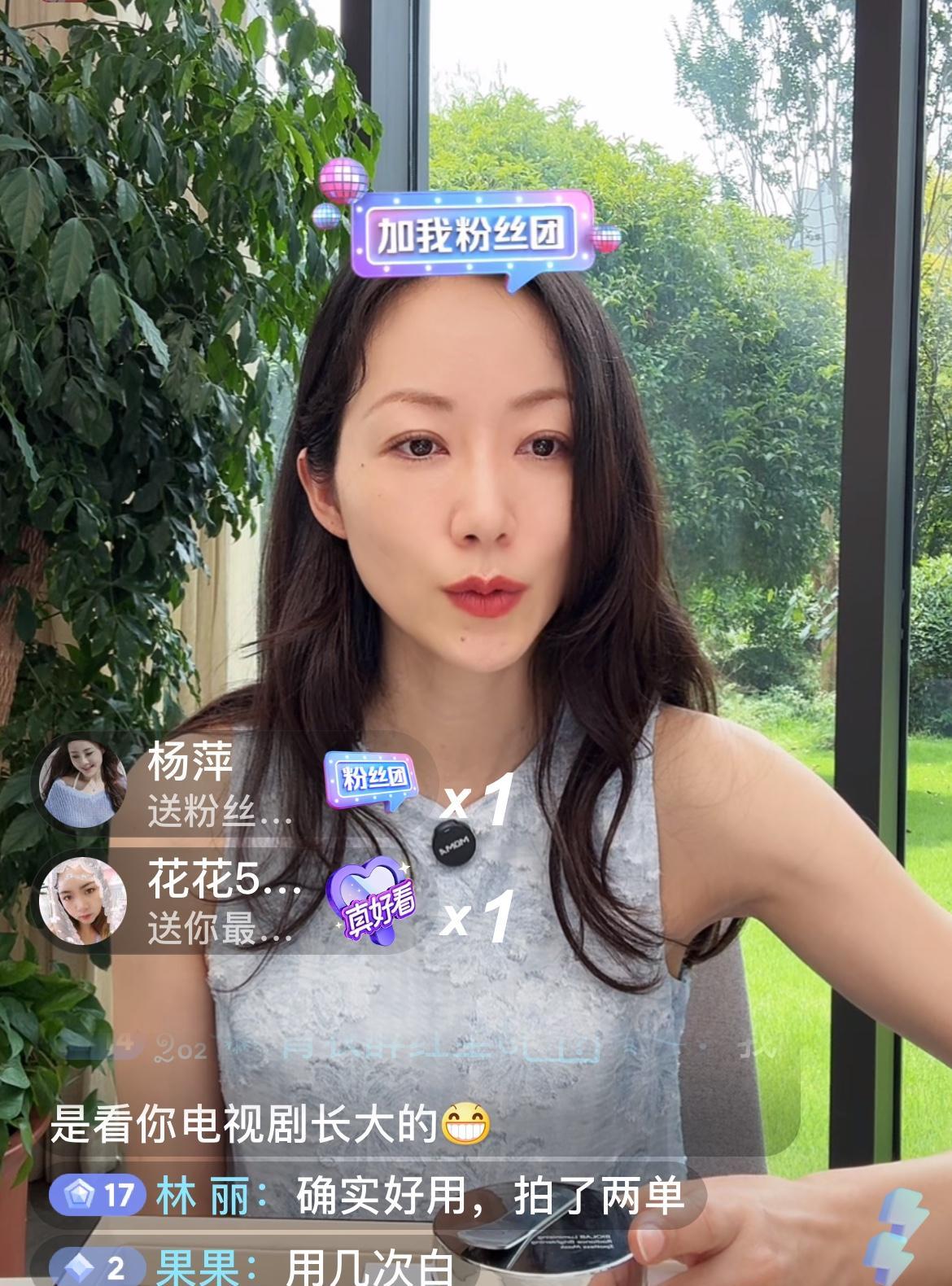 7月17日，美女演员韩雪出现在直播间，韩雪说话很温柔，她说：大家收到这个品牌可以