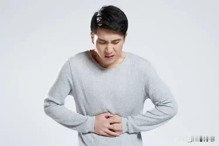 离谱！湖北，一男子喝完冷水肚子疼，去医院检查，医生怀疑是胃癌，计划切除男子3/4