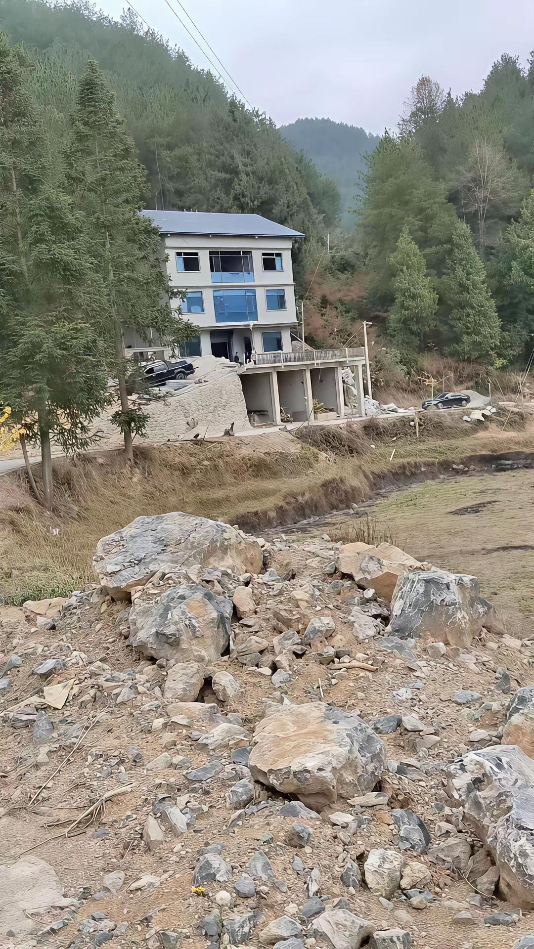 山区豪宅充满传奇色彩。