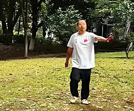 汪副教授与廖副校长，层级差异悬殊，能够掰上手腕，最终酿成悲剧，也堪称奇人异事。