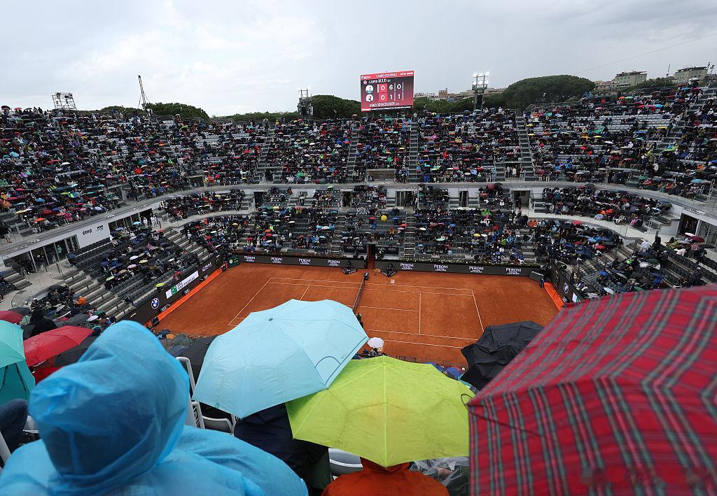 因雨暂停☔️ATP1000罗马大师赛1/4决赛因雨水暂停，目前比分：兰达卢塞6