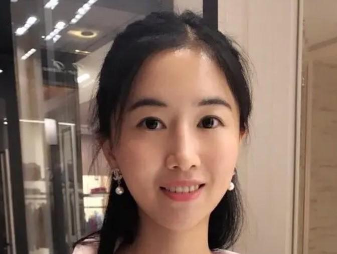 翟欣欣这12年不是一般的12年。这12年，正是她还有生育能力的12年。她出来之