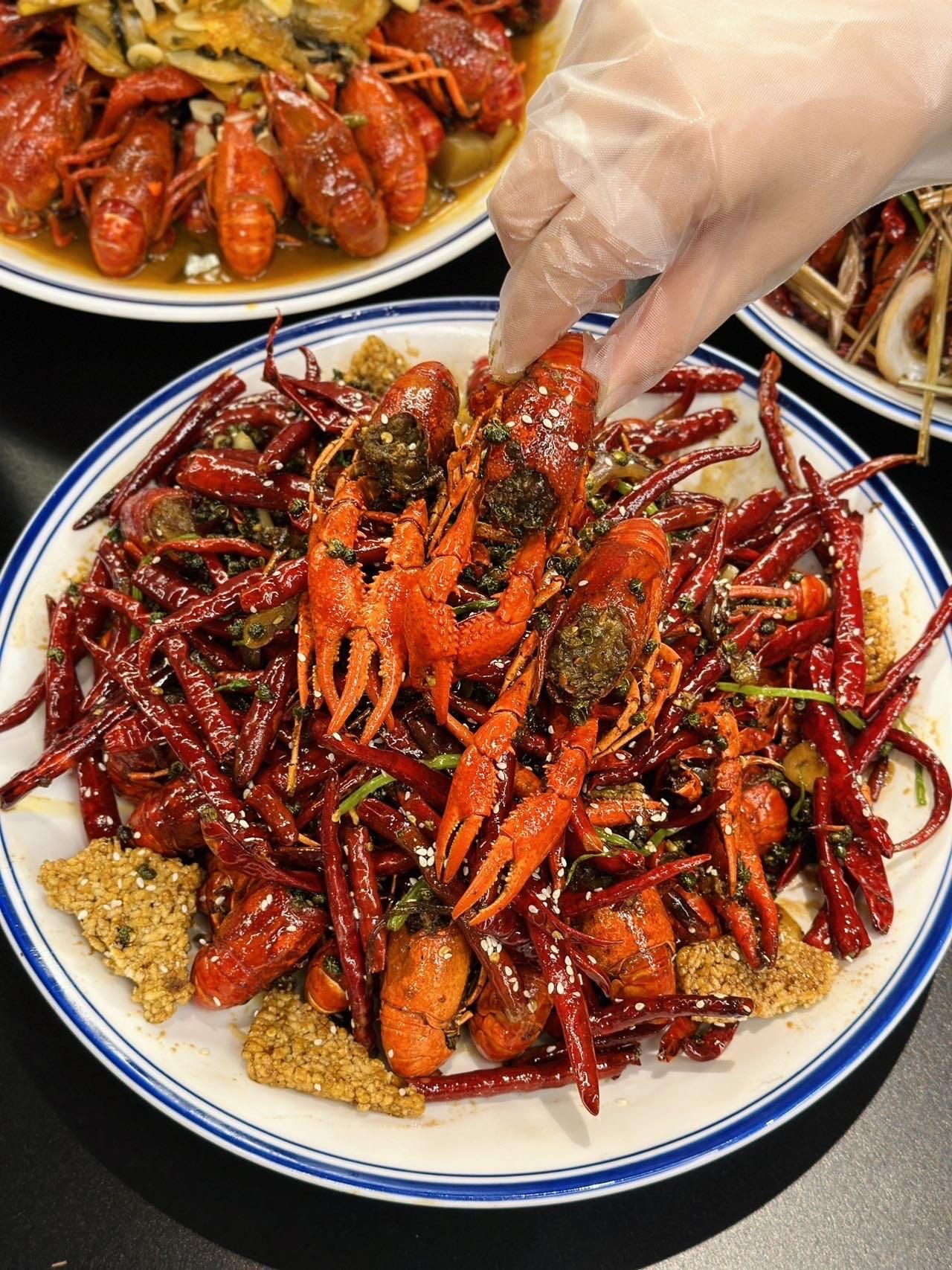 香茅草口味虾，长沙这里就可以吃它！长沙傻伙计大排档美味推荐：1、香茅草口味