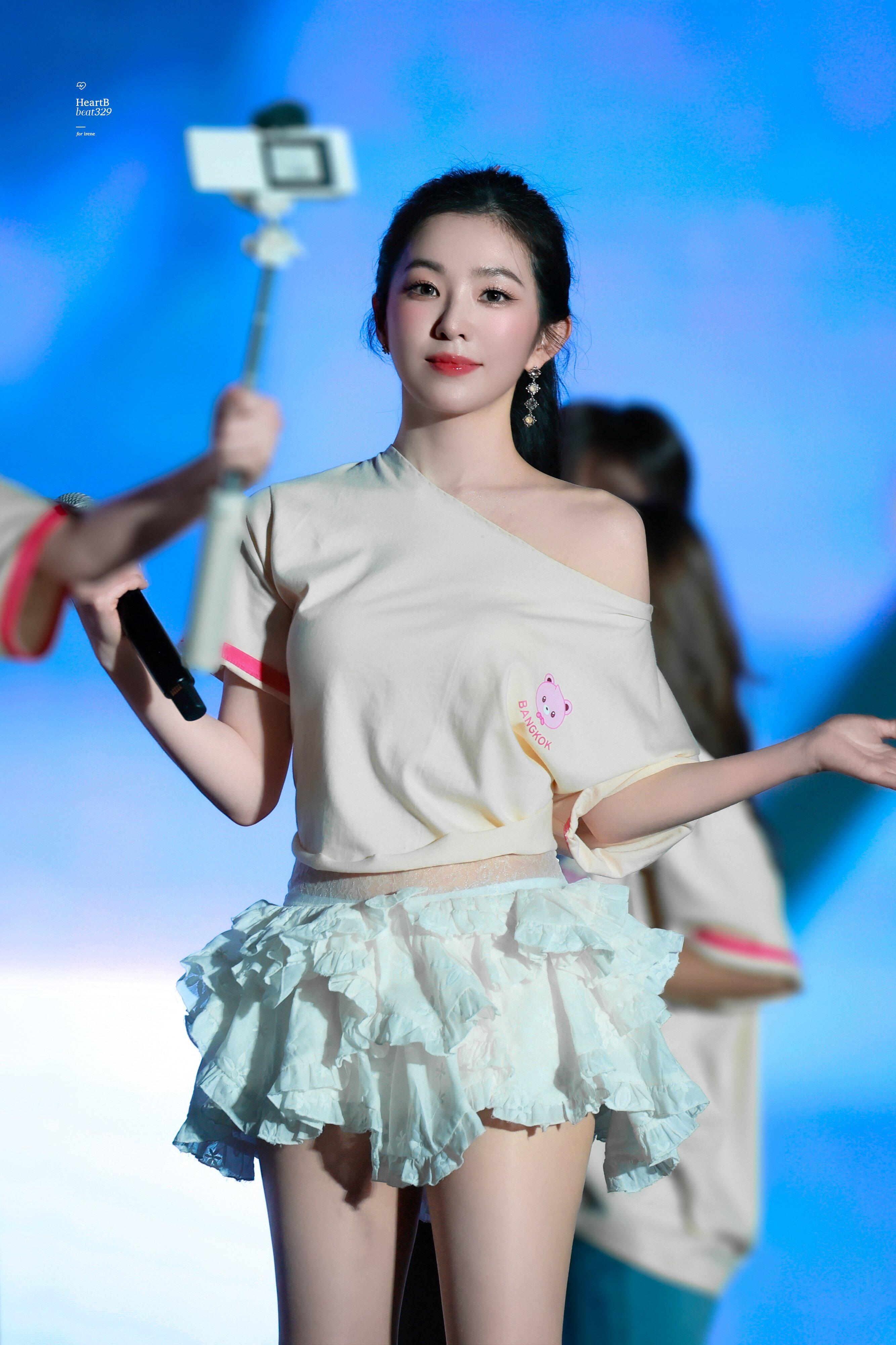 一股仙气扑面而来裴珠泫远而望之，皎若太阳升朝霞...