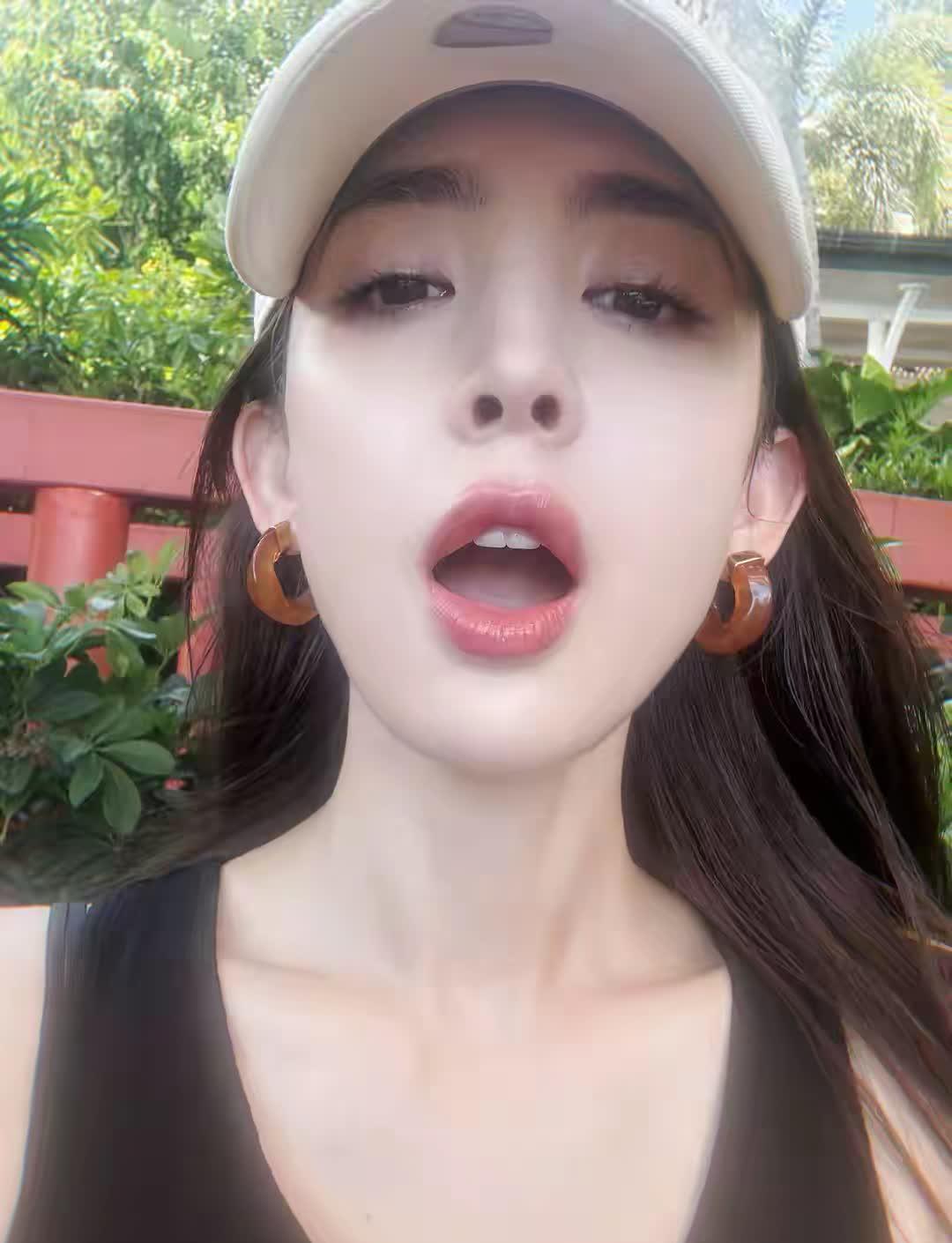 娜扎穿红色泳装太绝了！这身材谁看了不心动​