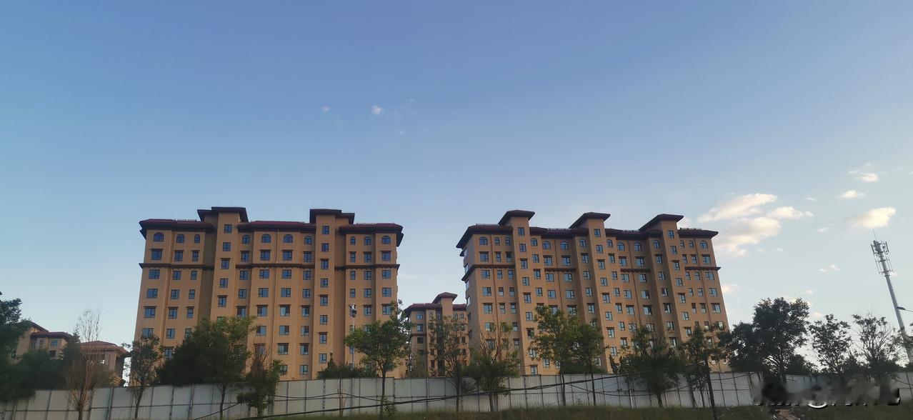 孟晓苏被老百姓骂的已经臭不可闻了，但是他们这些资本利益集团仍然为房价上涨做鼓吹者