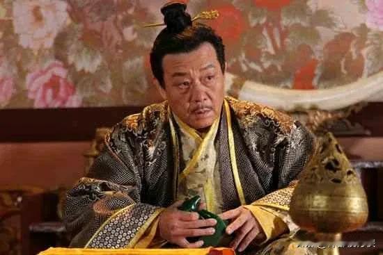 看隋史，隋文帝杨坚，以老丈人的身份当皇帝开创新朝，也算独一份。其实杨坚能成功
