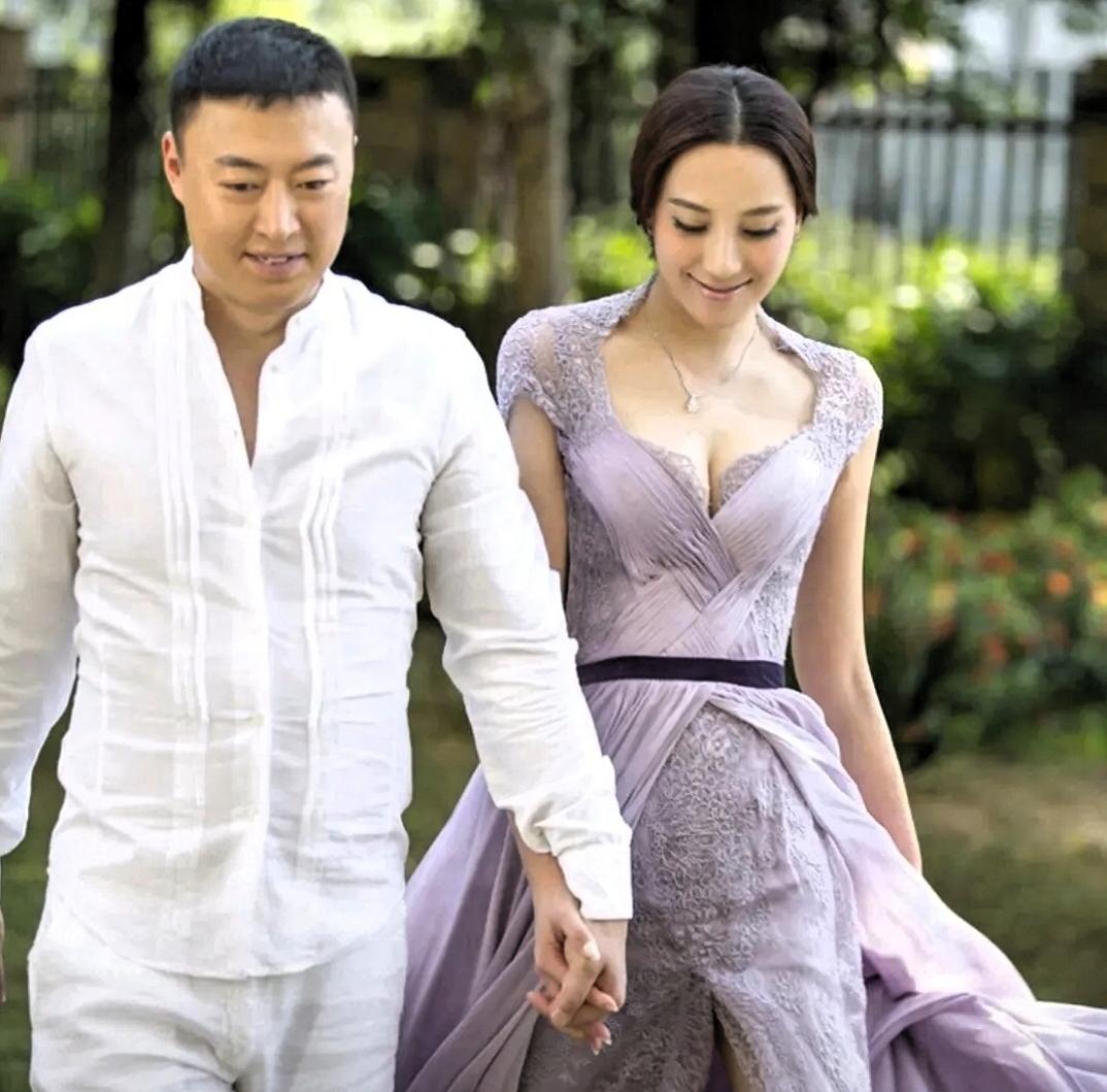 国乒女队主教练马琳也是事业爱情双丰收，前妻是北电毕业的张宁益，结婚一年后两人离婚