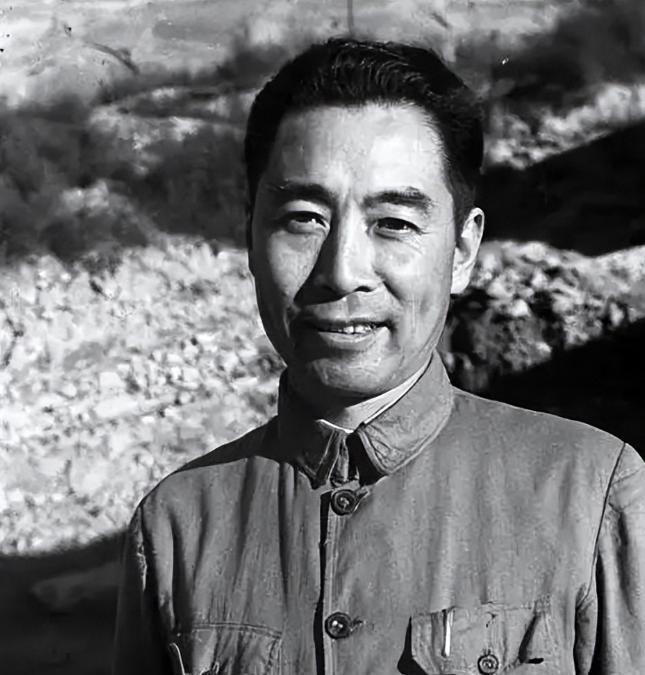 60年代，一个英国记者问邓颖超：为什么大家都互称同志，只有叫您先生为“总理”呢？