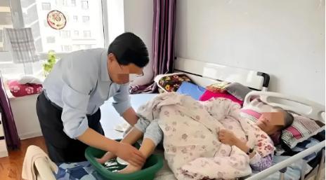 “判得好！”2019年，上海一男子伺候瘫痪母亲5年，母亲去世后，按协议他一人继承