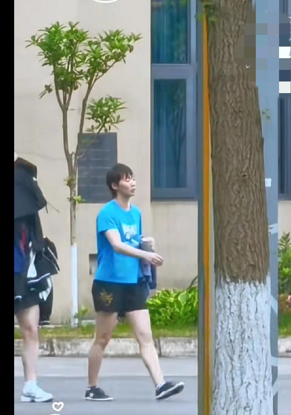 下训路上，是专属的双向奔赴✨下训的路，好像因为身边的人，都变得不那么疲惫了