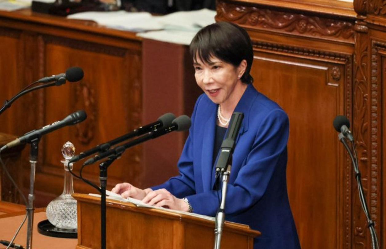 在中方不断的反制下，高市坐不住了。今天（12月17日）她在讲话中表示：“尽管东京