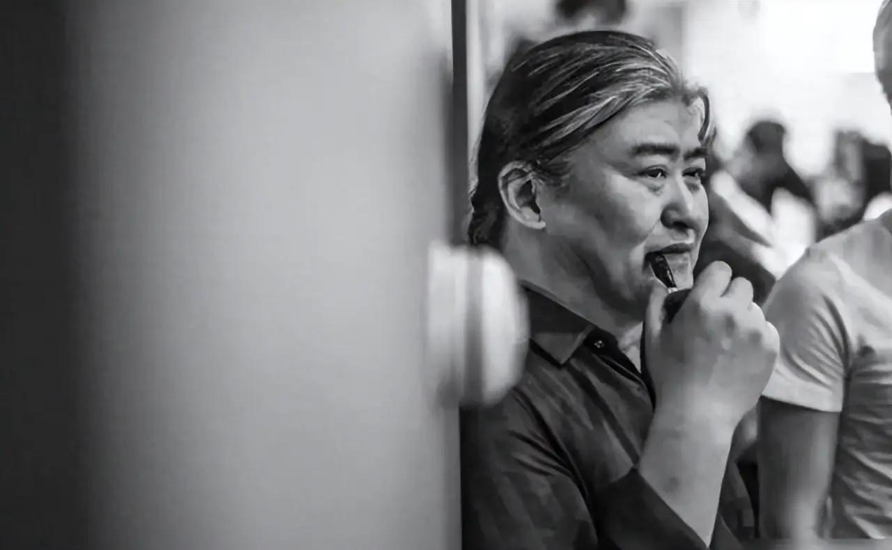 刘欢走后，我一直在想一个问题：中国流行乐坛这么多人，为什么偏偏是他被叫了三十年"