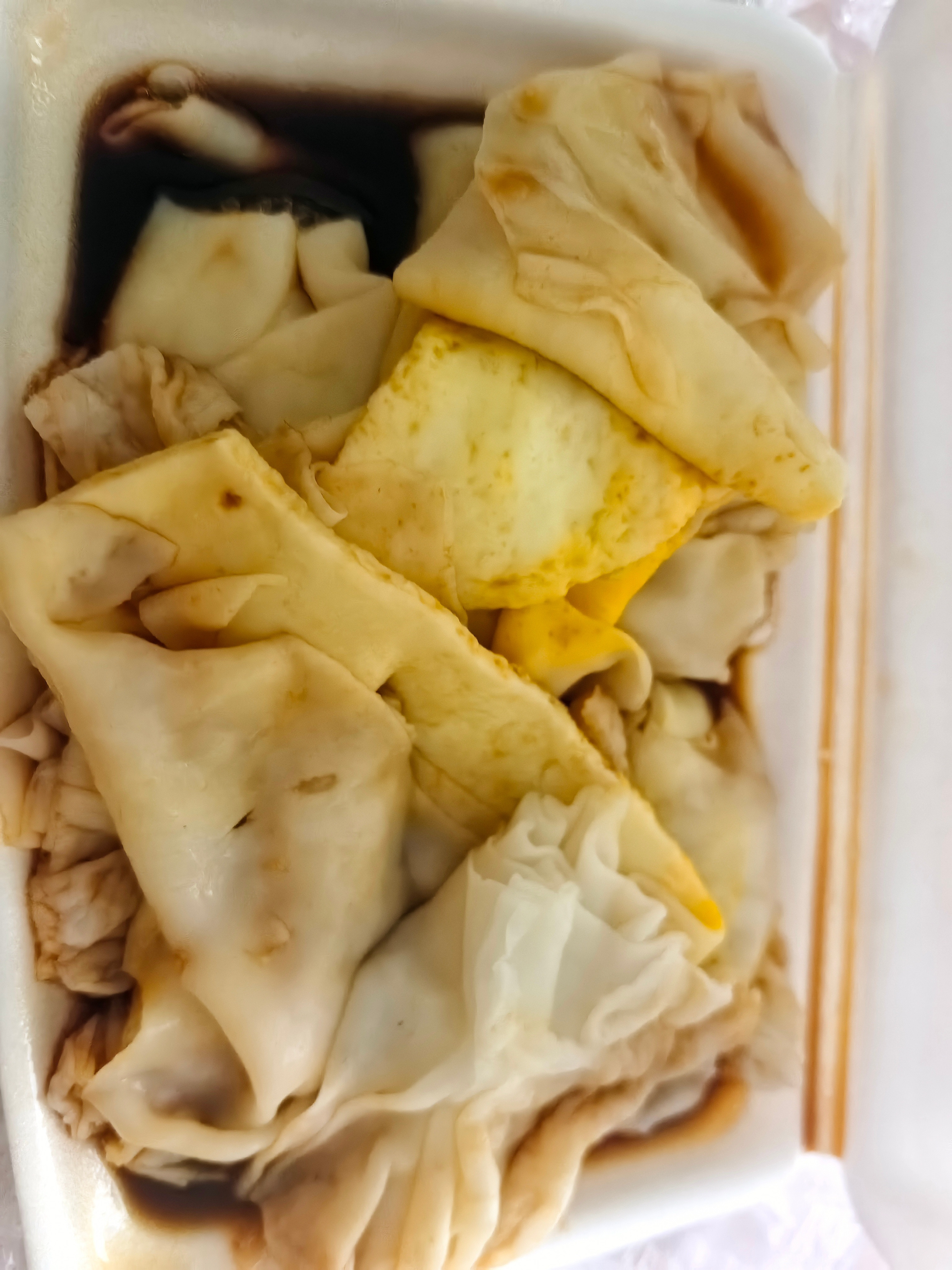 家附近的肠粉就是没公司附近的肠粉好吃，但我又不想自己买~​​​