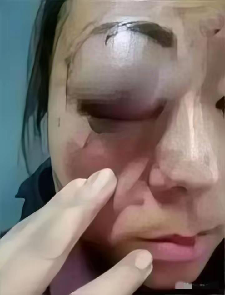 说实话，江西那个买鱼的视频我反复看了好几遍，每次看完脑子里就蹦出一句话：这大姐是