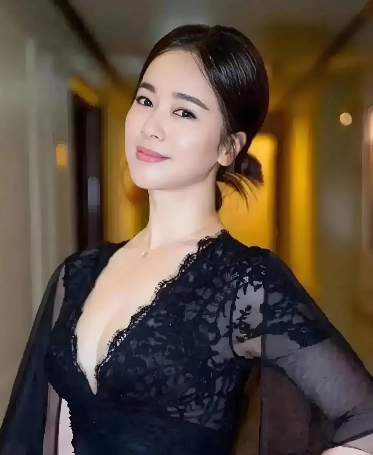 电视剧《扫毒风暴》最惊艳的，不是导演请来了两个影帝，也不是尺度突破以往同体裁