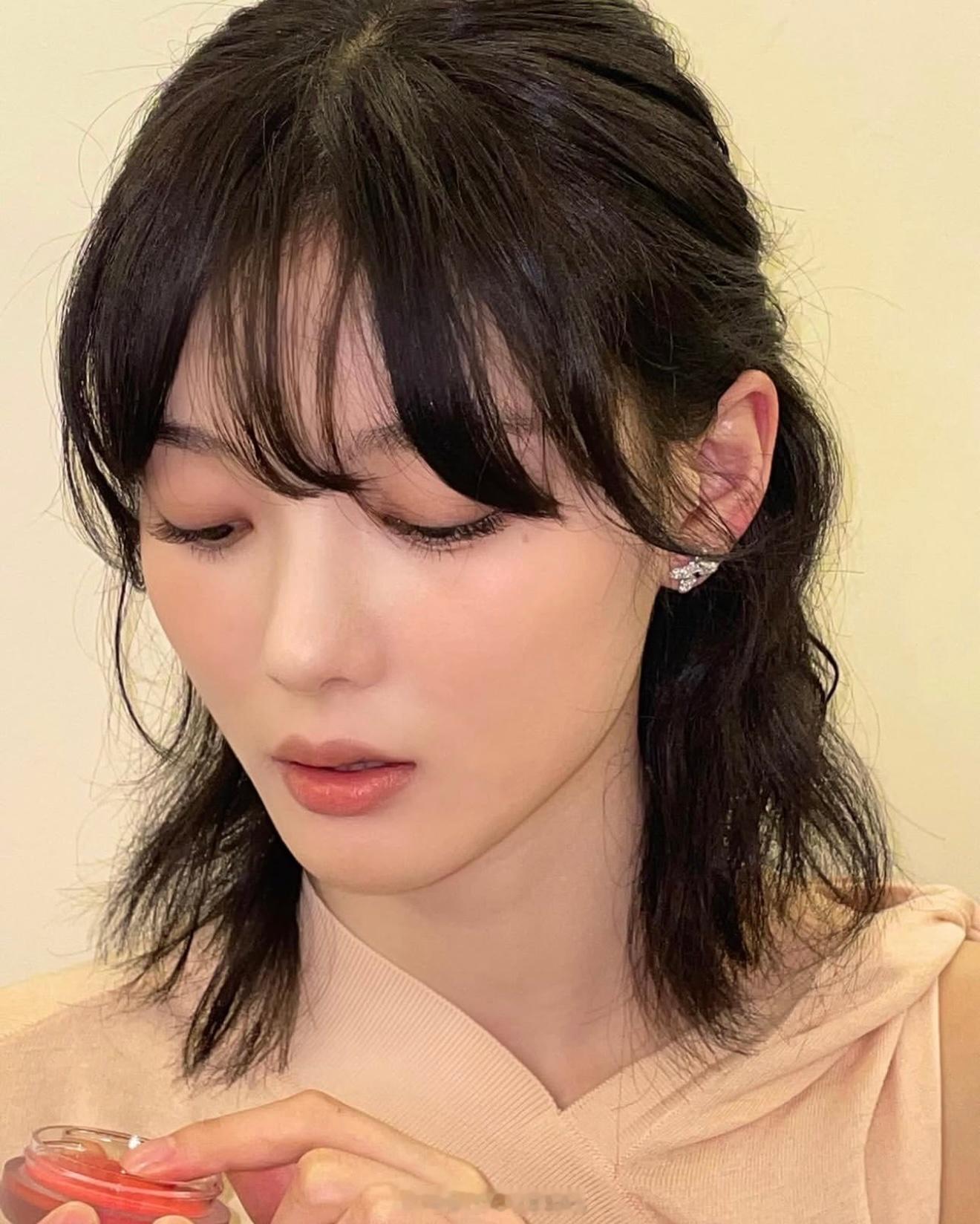 金裕贞金裕贞妹妹剪发啦短发是不是因为要演戏呢​​​