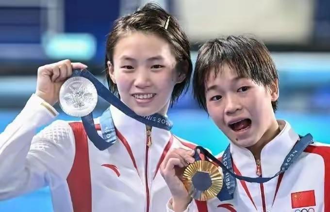 以前全红婵/陈芋汐可以说，双子星绝代双骄，实力伯仲之间，互有胜负每次只相差几分，