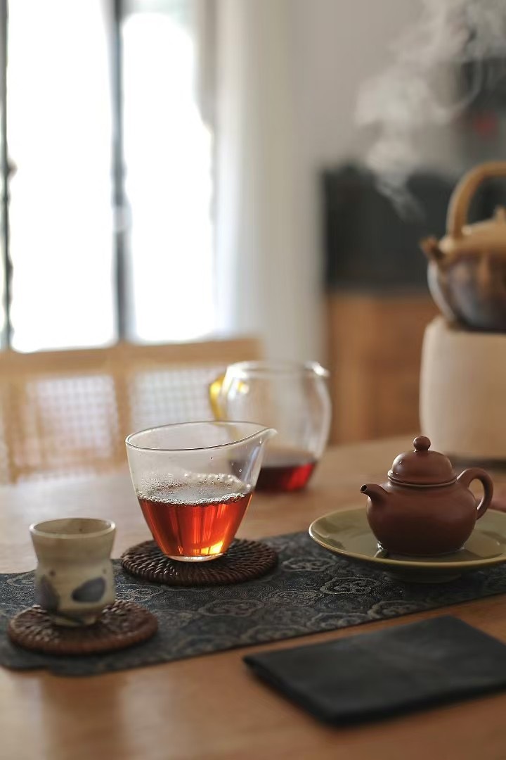 八个处世原则1．亲戚：只走动，不过密。2．老人：只尊重，不爭理。3.朋友：只谈情
