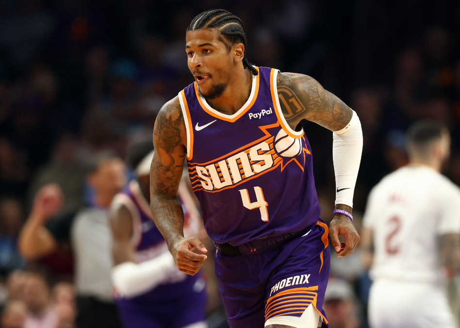 这就是格林最大的毛病上半场打的很好，第三节就开始浪投，节奏乱了，就还是硬投硬