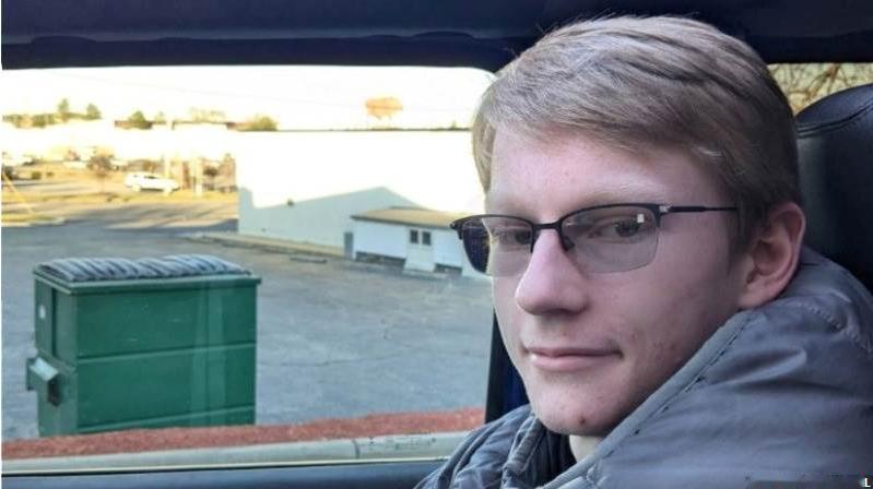 【试图闯入海湖庄园的男子遭击毙，身份曝光】美国媒体周日确认，试图闯入海湖庄园并