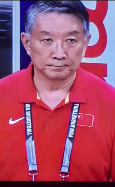 大实话，估计他是不会主动辞职的，篮协估计也有点难办。尽管知道他现在的年龄和能