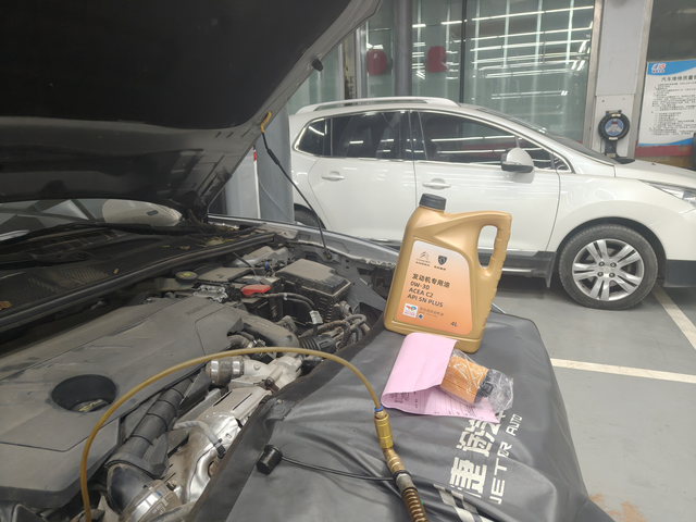 你们都多久一次大保养我开的是雪铁龙凡尔赛。大保养就是换刹车油变速箱油防冻液那