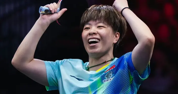 3-0克敌制胜! 国乒进亚锦赛女团4强: 王艺迪蒯曼均横扫, 陈熠丢局