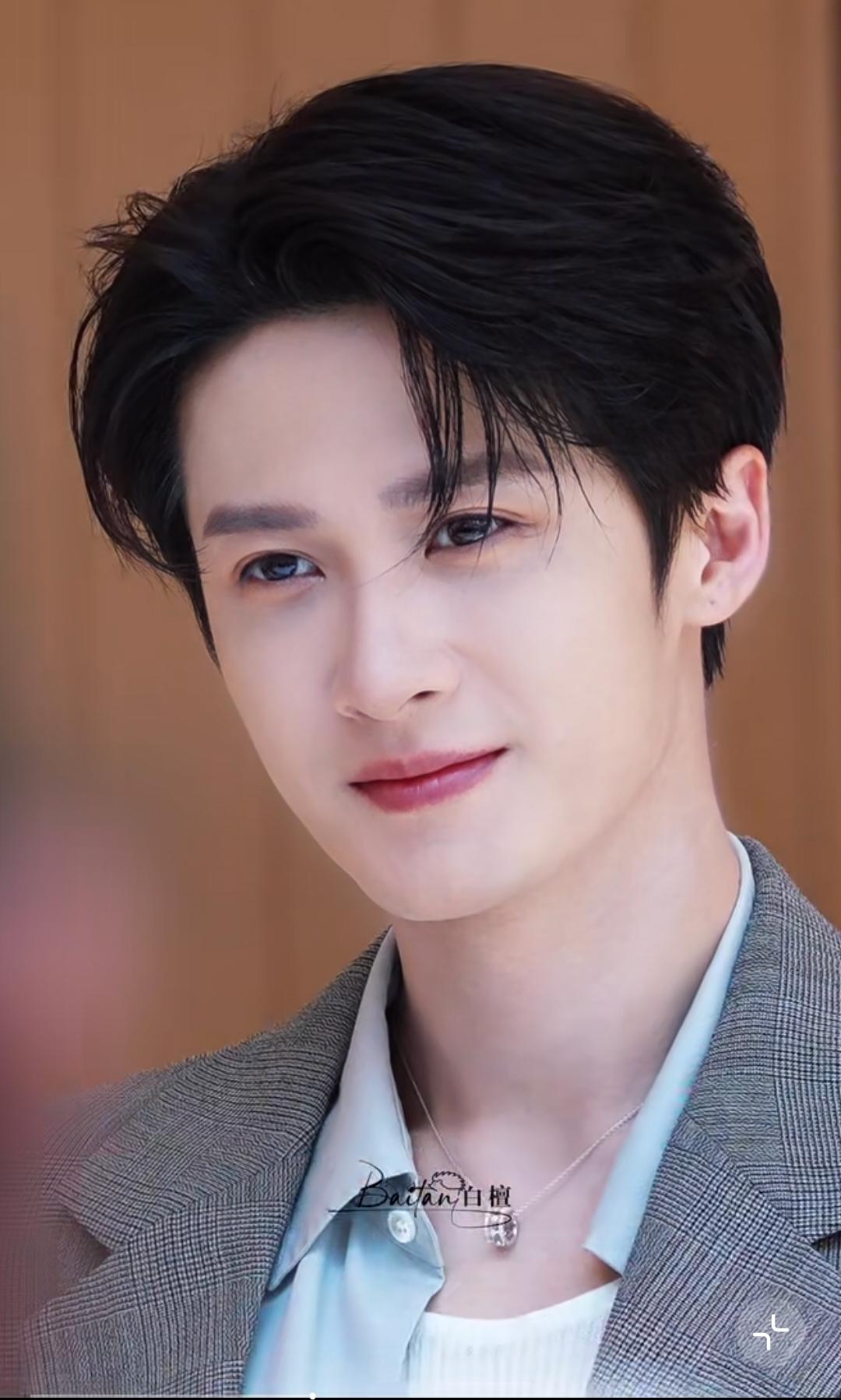 檀健次今天的三亚RADO活动现场，​​​现场连绵不断的表白连三亚的海风都变甜了