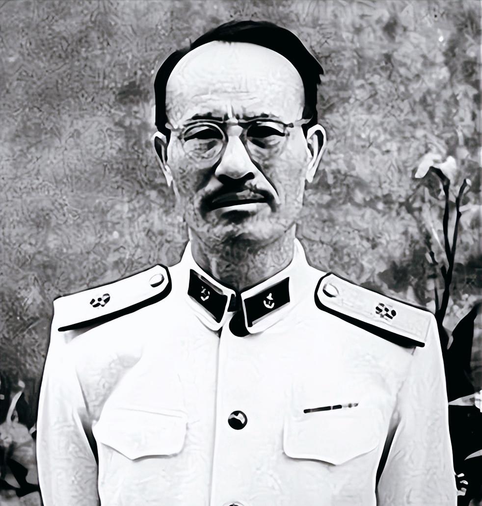 1955年授衔奇观：学生成元帅、警卫员成大将，他为何甘居少将？1955年授衔