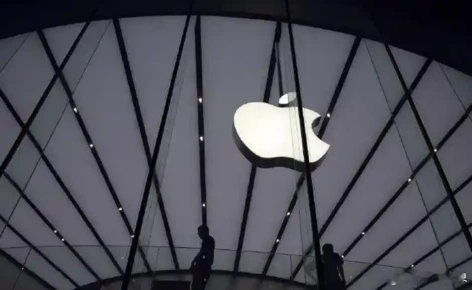 19年来头一遭。大连百年城AppleStore这周末正式歇业，当年开业排队的盛