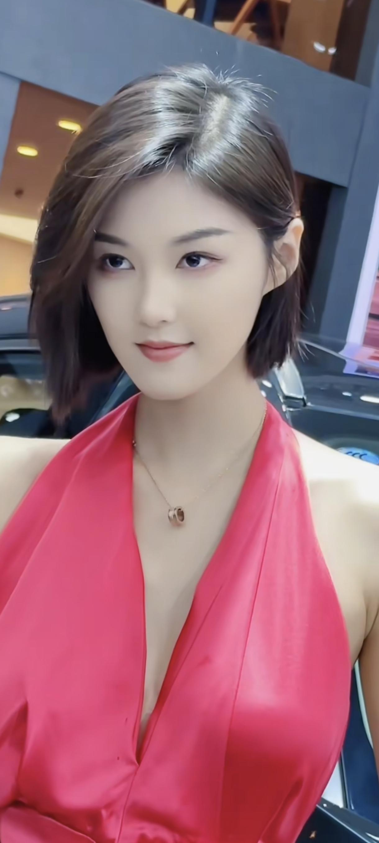 最完美的车模美女程儿