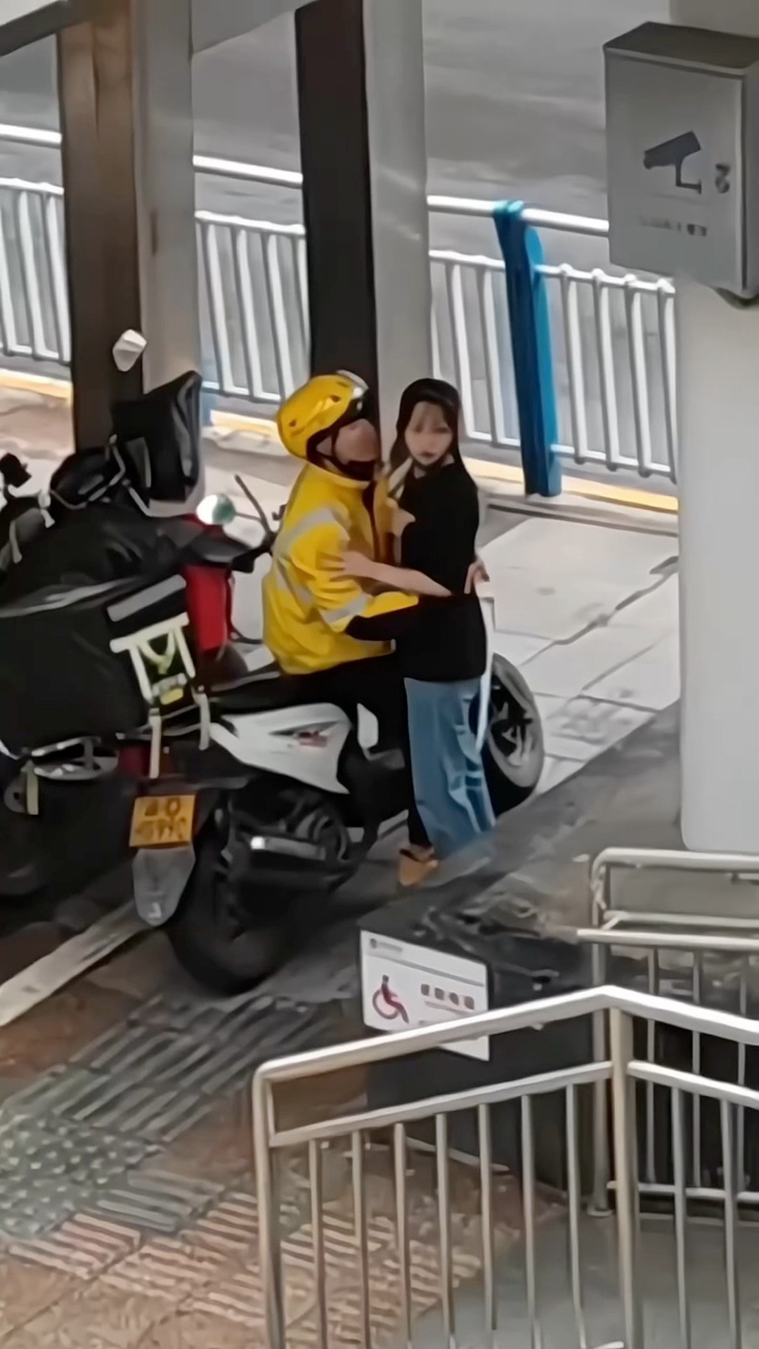 送外卖其实也不是不行呀……[笑着哭]