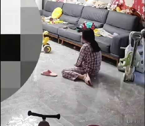 11月28日，陕西一儿媳称，看到婆婆在儿媳家扇自己巴掌，儿媳表示，每天也就是让婆