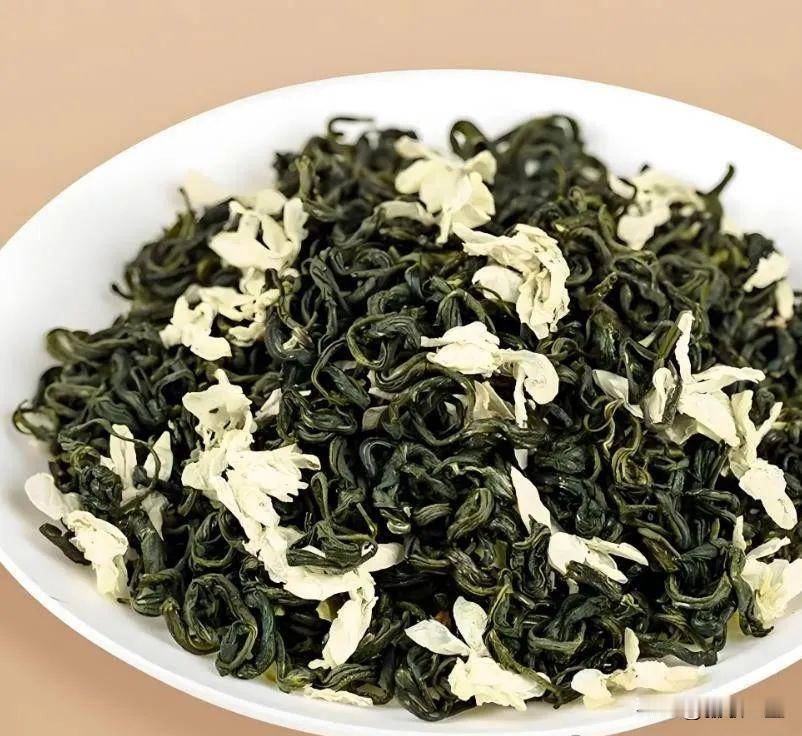 为何现在的茉莉花茶都带有干花朵?我喜欢，香味扑鼻现在茉莉花茶普遍带干花朵，主