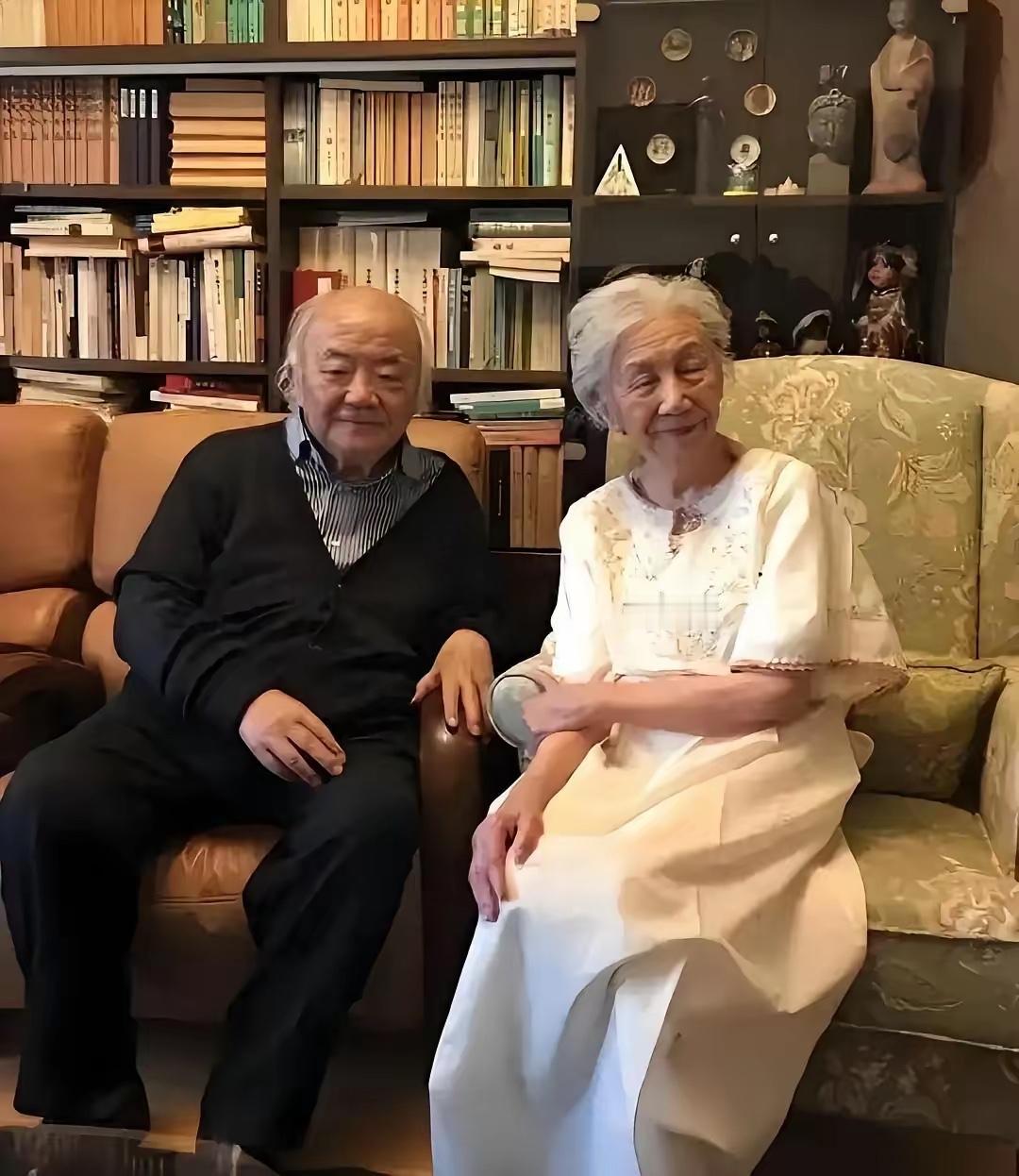 2018年，北大教授钱理群和妻子同时患癌，而妻子更是被告知只有4个月的生命了，她