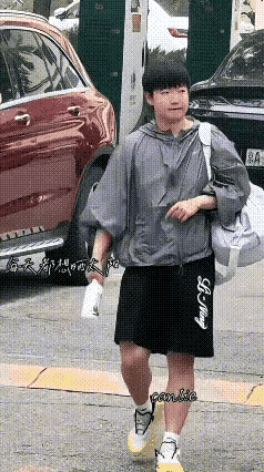 当别人还在赖床的时候，莎莎早已踏着清晨的阳光，出现在了体总训练馆里，没有